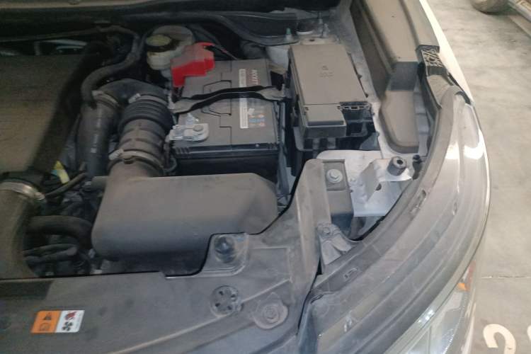 Used Ford Explorer 2017 3.5T Platinum Edition Engine Bay Left
