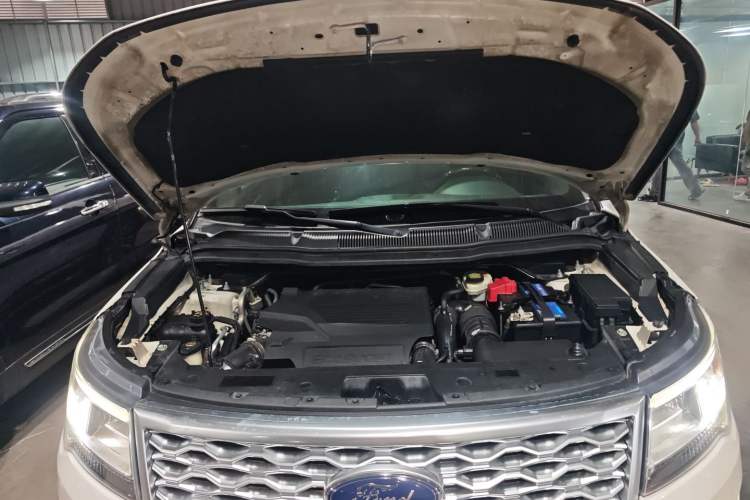 Used Ford Explorer 2017 3.5T Platinum Edition Engine Bay