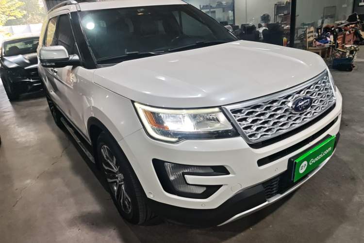 Used Ford Explorer 2017 3.5T Platinum Edition Front Right 45 Deg