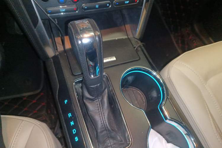 Used Ford Explorer 2017 3.5T Platinum Edition Gear Lever