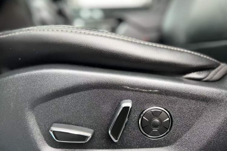 Used Ford Explorer 2017 2.3T Elite Edition Interior 10