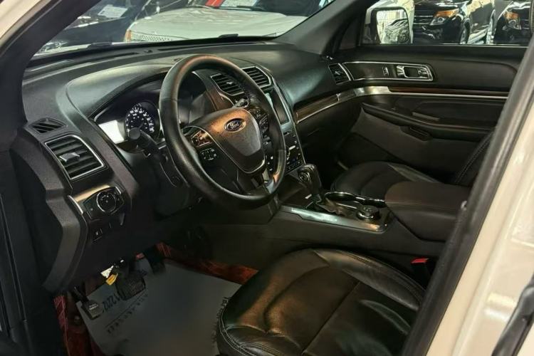 Used Ford Explorer 2017 2.3T Elite Edition Interior 2