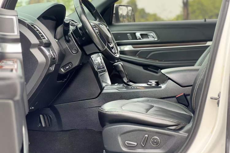 Used Ford Explorer 2017 2.3T Elite Edition Interior 3