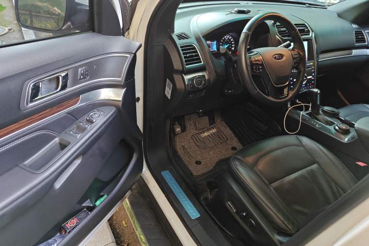 Used Ford Explorer 2017 2.3T Elite Edition Interior 3