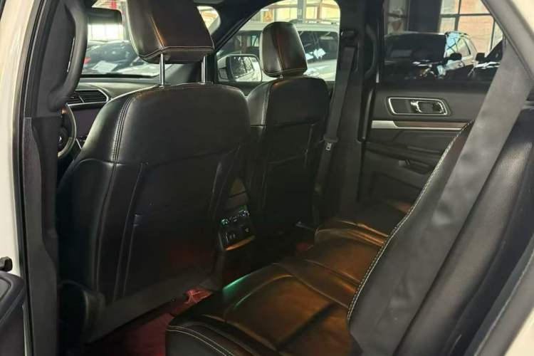 Used Ford Explorer 2017 2.3T Elite Edition Interior 3