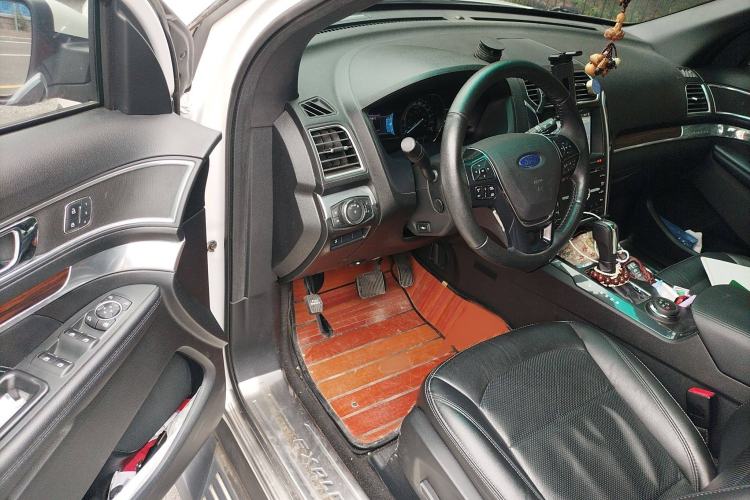Used Ford Explorer 2017 2.3T Elite Edition Interior 3