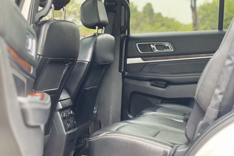 Used Ford Explorer 2017 2.3T Elite Edition Interior 4