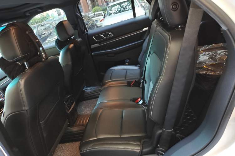 Used Ford Explorer 2017 2.3T Elite Edition Interior 4