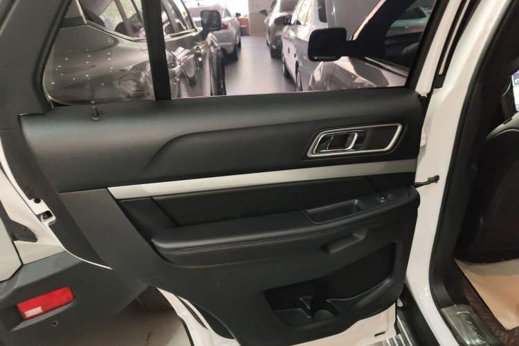 Used Ford Explorer 2017 2.3T Fashion Edition Interior 5