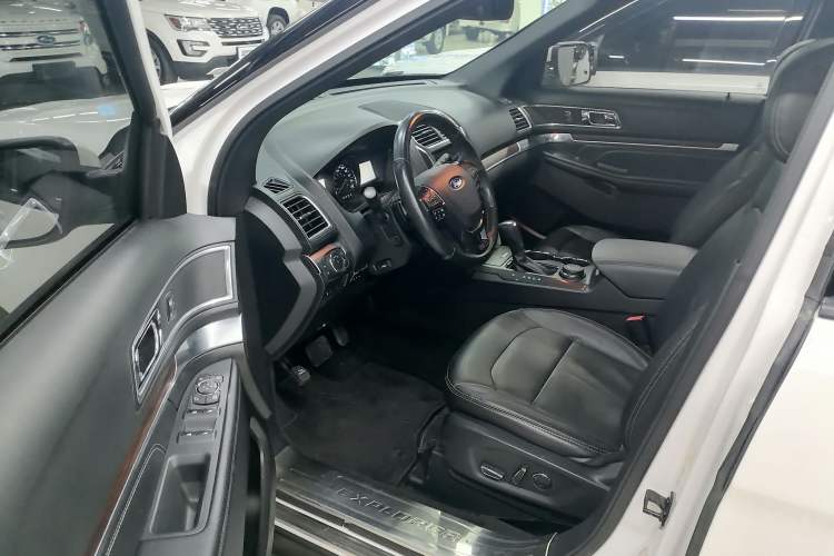 Used Ford Explorer 2017 2.3T Elite Edition Interior 5
