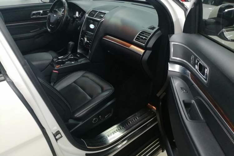 Used Ford Explorer 2017 2.3T Elite Edition Interior 9