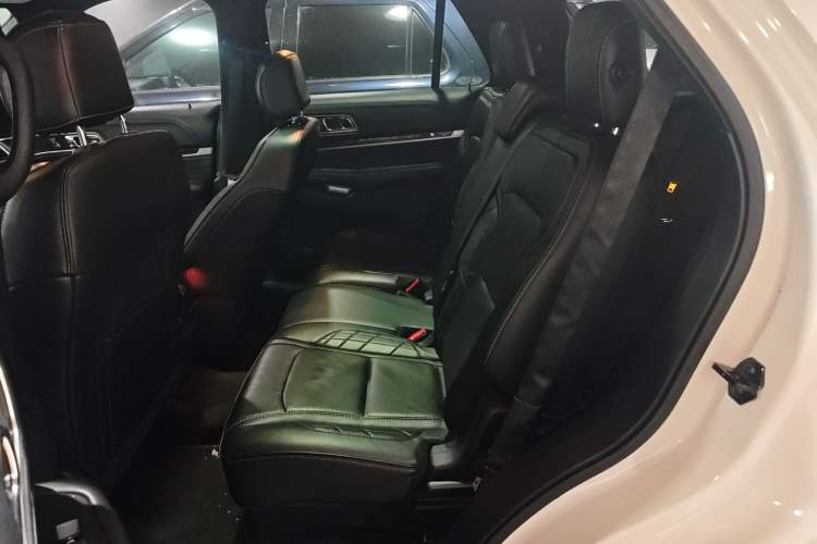 Used Ford Explorer 2017 3.5T Platinum Edition Left Rear Seat