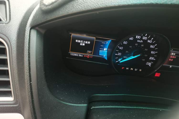 Used Ford Explorer 2017 2.3T Fashion Edition Odometer Close Up