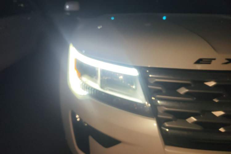 Used Ford Explorer 2017 3.5T Elite Edition Right Front Headlight