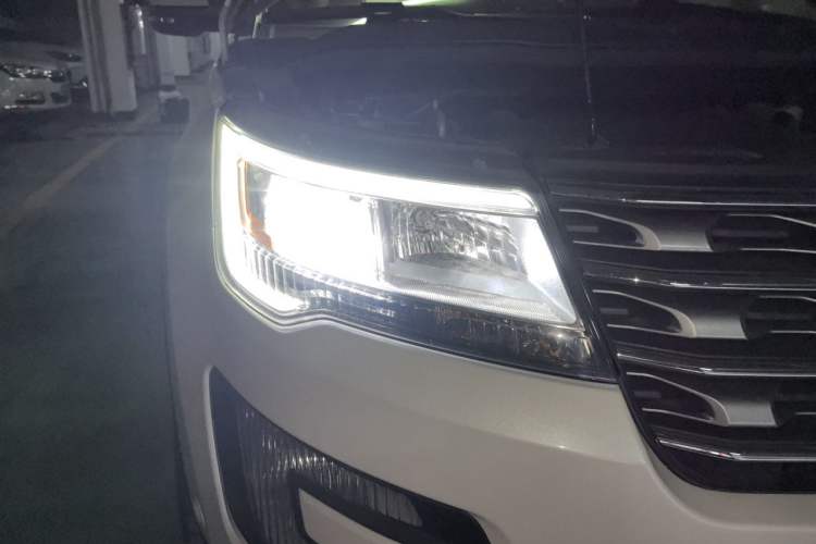 Used Ford Explorer 2017 3.5T Elite Edition Right Front Headlight