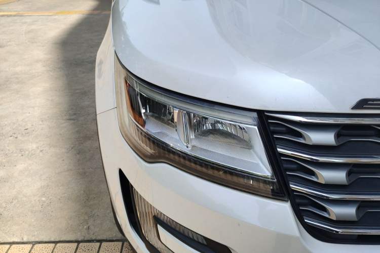 Used Ford Explorer  Right Front Headlight