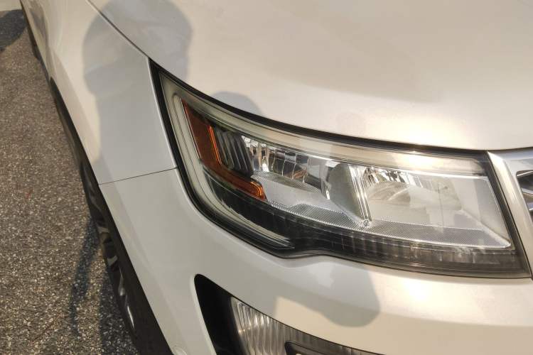 Used Ford Explorer 2017 3.5T Platinum Edition Right Front Headlight