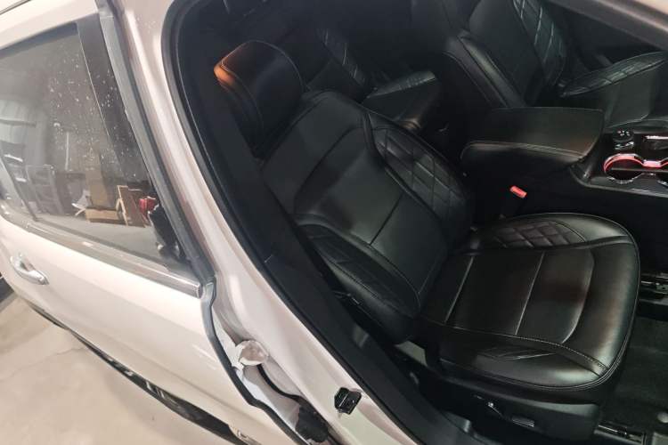Used Ford Explorer 2017 3.5T Platinum Edition Right Front Seat