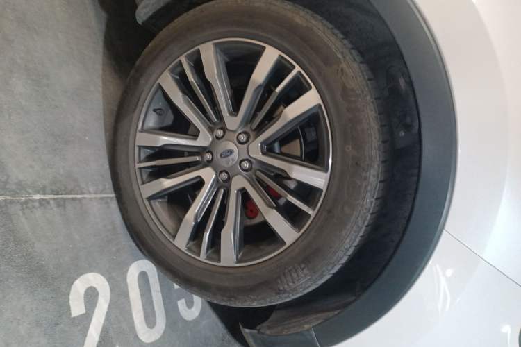 Used Ford Explorer 2017 3.5T Platinum Edition Right Front Wheel Hub
