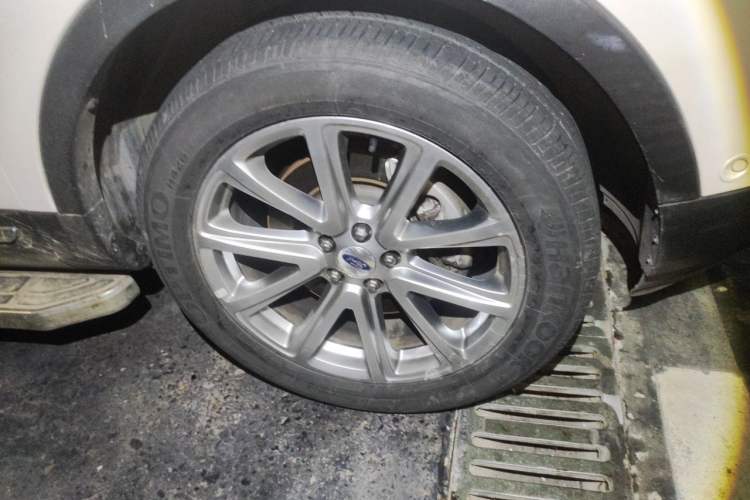 Used Ford Explorer 2017 2.3T Elite Edition Right Front Wheel Hub