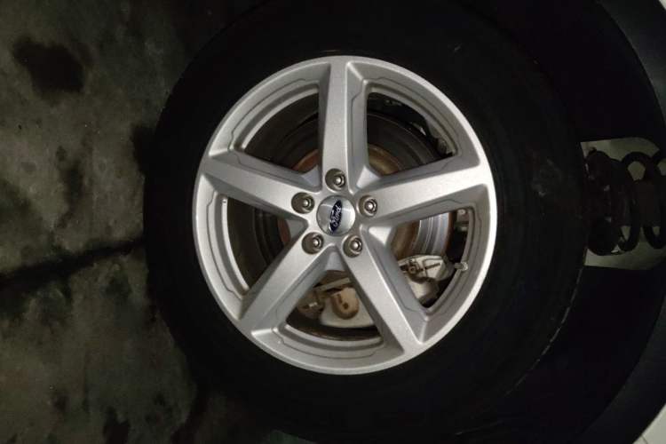 Used Ford Explorer 2017 2.3T Fashion Edition Right Front Wheel Hub