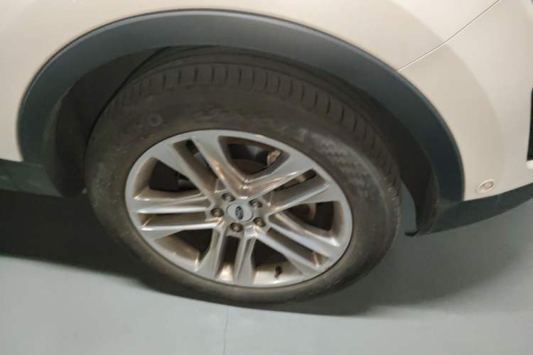 Used Ford Explorer 2017 2.3T Elite Edition Right Front Wheel Hub