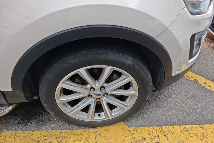 Used Ford Explorer 2017 2.3T Elite Edition Right Front Wheel Hub
