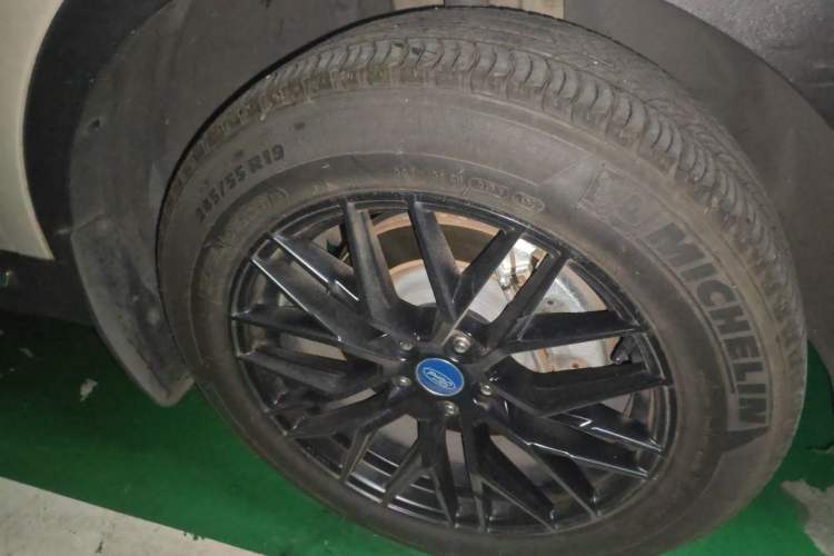 Used Ford Explorer 2017 2.3T Fashion Edition Right Front Wheel Hub