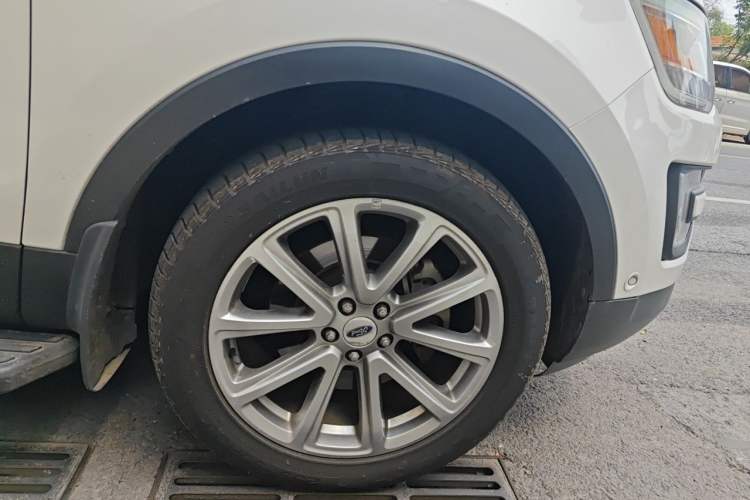 Used Ford Explorer 2017 2.3T Elite Edition Right Front Wheel Hub