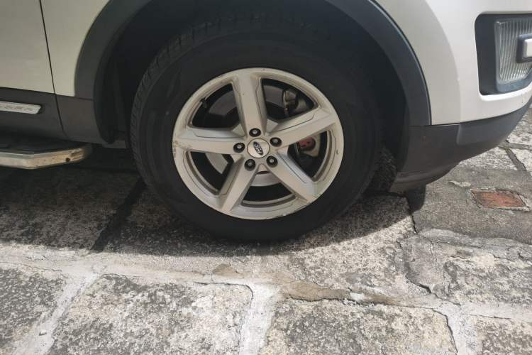 Used Ford Explorer 2017 2.3T Fashion Edition Right Front Wheel Hub