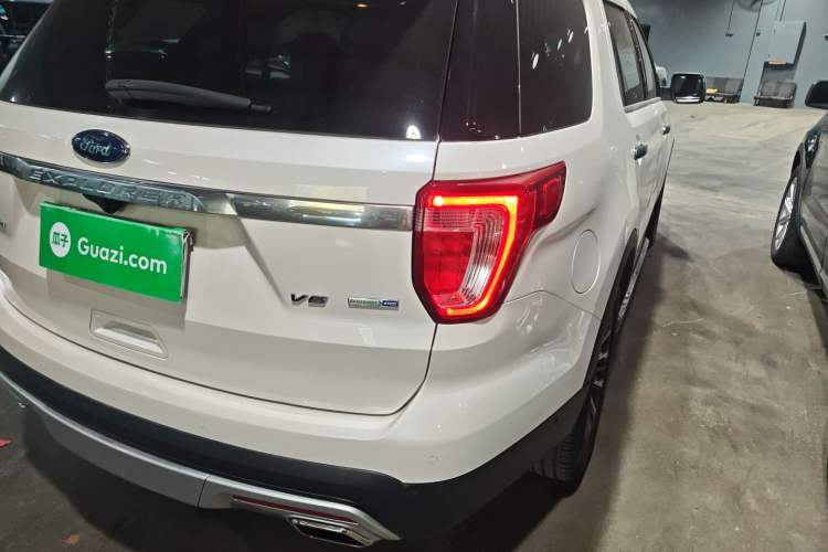 Used Ford Explorer 2017 3.5T Platinum Edition Right Rear Taillight