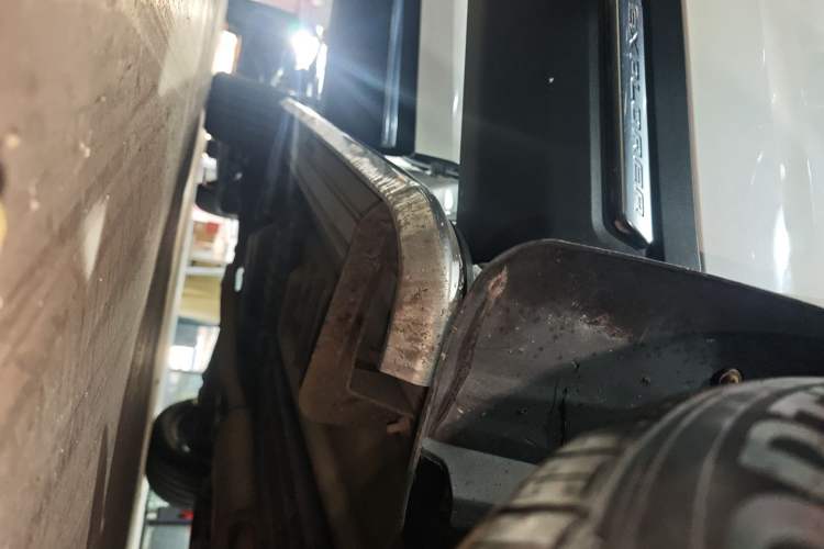 Used Ford Explorer 2017 3.5T Platinum Edition Right Side Sill