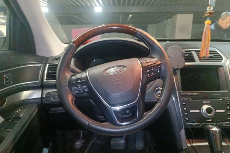 Used Ford Explorer 2017 3.5T Platinum Edition Steering Wheel
