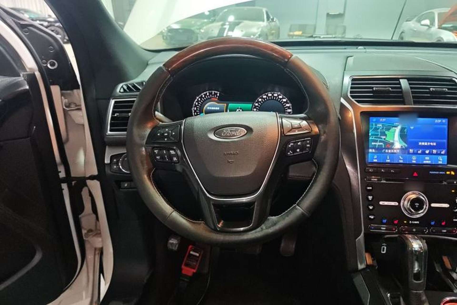 Used Ford Explorer 2017 3.5T Platinum Edition Steering Wheel