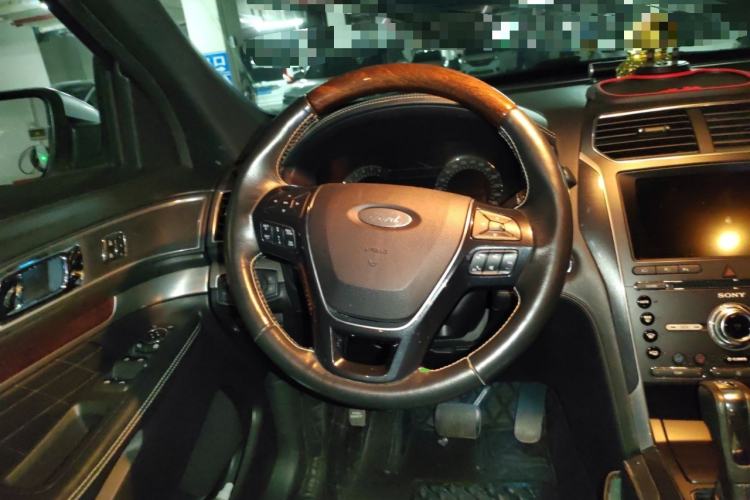 Used Ford Explorer 2017 3.5T Platinum Edition Steering Wheel