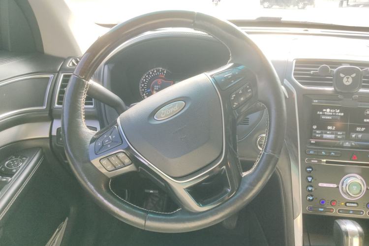 Used Ford Explorer 2017 3.5T Platinum Edition Steering Wheel