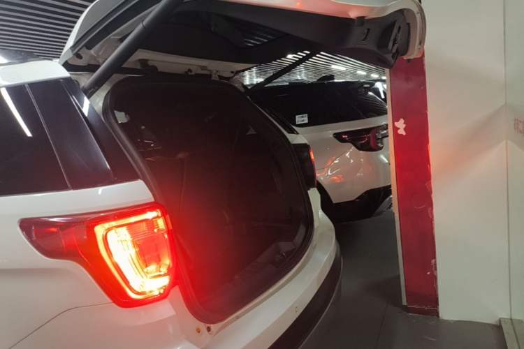 Used Ford Explorer 2017 2.3T Elite Edition Trunk