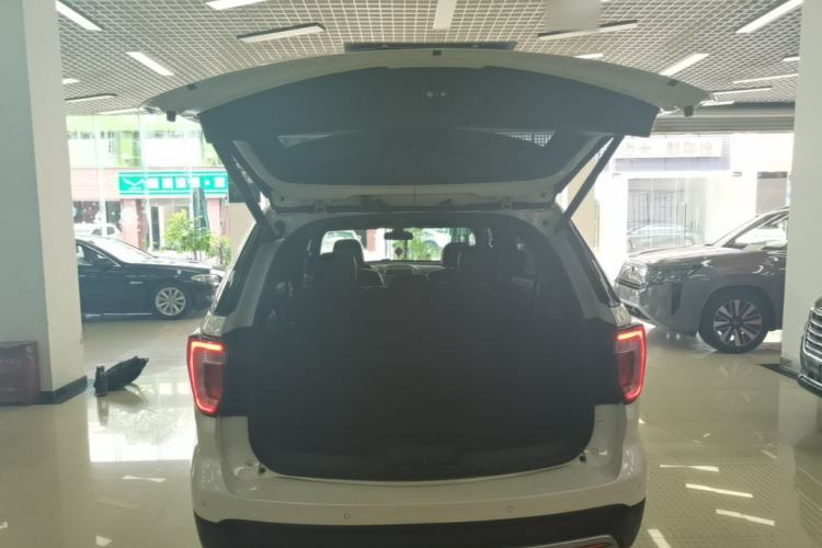 Used Ford Explorer 2017 2.3T Elite Edition Trunk