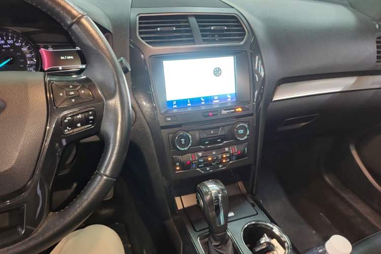 Used Ford Explorer 2018 2.3T Fashion Edition Audio And AC Panel