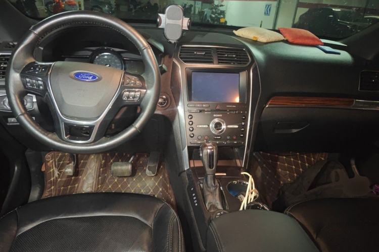 Used Ford Explorer 2018 3.5T Elite Edition Center Console