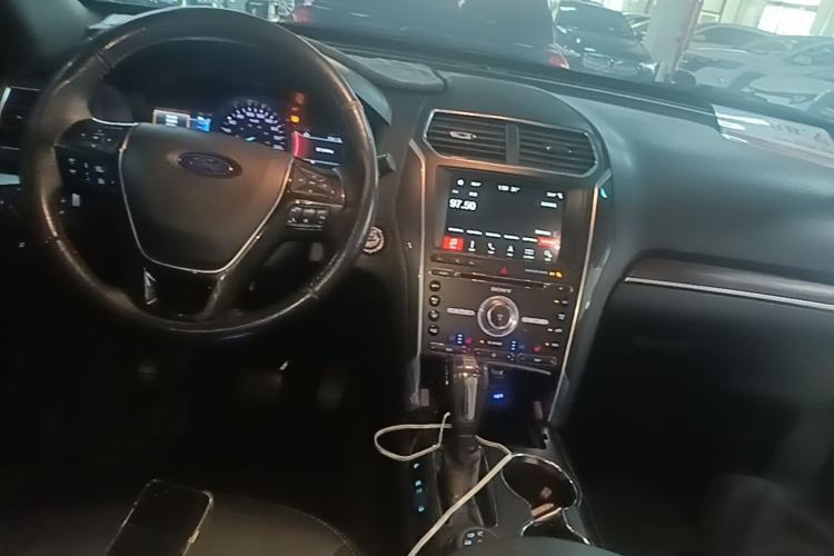 Used Ford Explorer 2018 2.3T Elite Edition Center Console