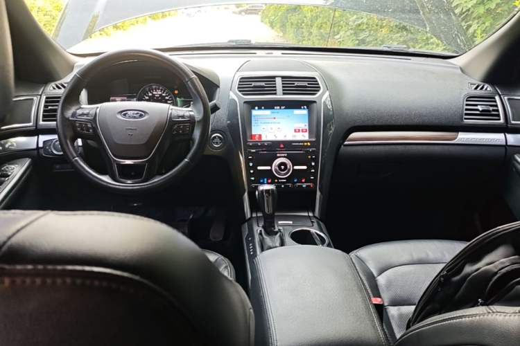 Used Ford Explorer 2018 2.3T Elite Edition Center Console