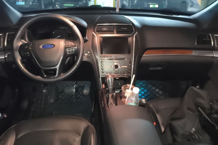 Used Ford Explorer 2018 2.3T Elite Edition Center Console