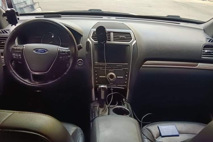 Used Ford Explorer 2018 2.3T Elite Edition Center Console
