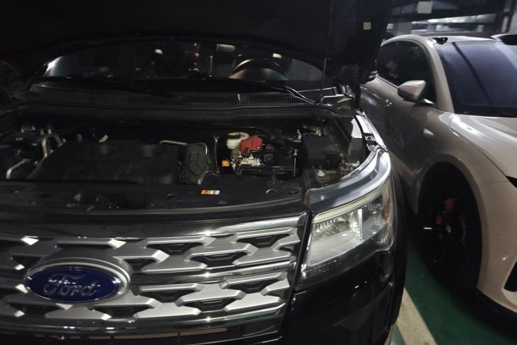 Used Ford Explorer 2018 2.3T Elite Edition Engine Bay Left