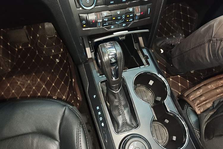 Used Ford Explorer 2018 2.3T Fashion Edition Gear Lever