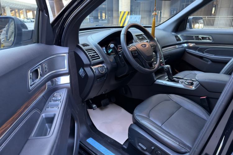 Used Ford Explorer 2018 2.3T Elite Edition Interior 11