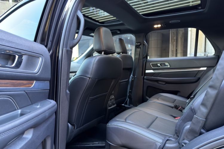 Used Ford Explorer 2018 2.3T Elite Edition Interior 4