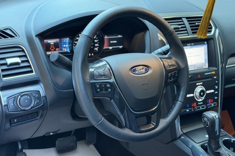Used Ford Explorer 2018 2.3T Elite Edition Interior 6