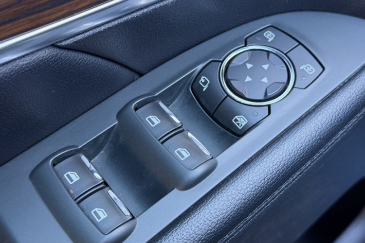 Used Ford Explorer 2018 2.3T Elite Edition Interior 9